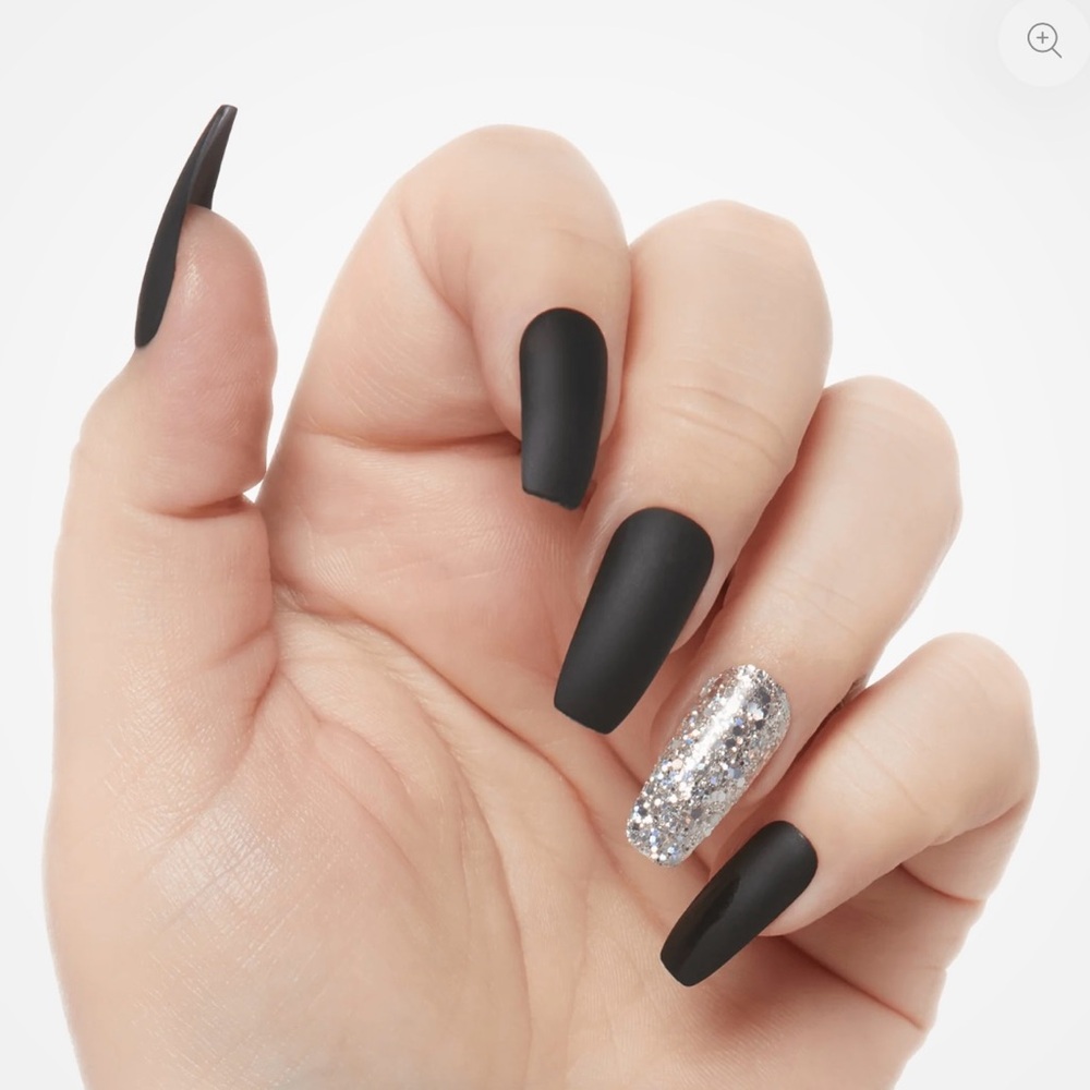 KISS Gel Fantasy Nails - Matte Black and Silver Glitter